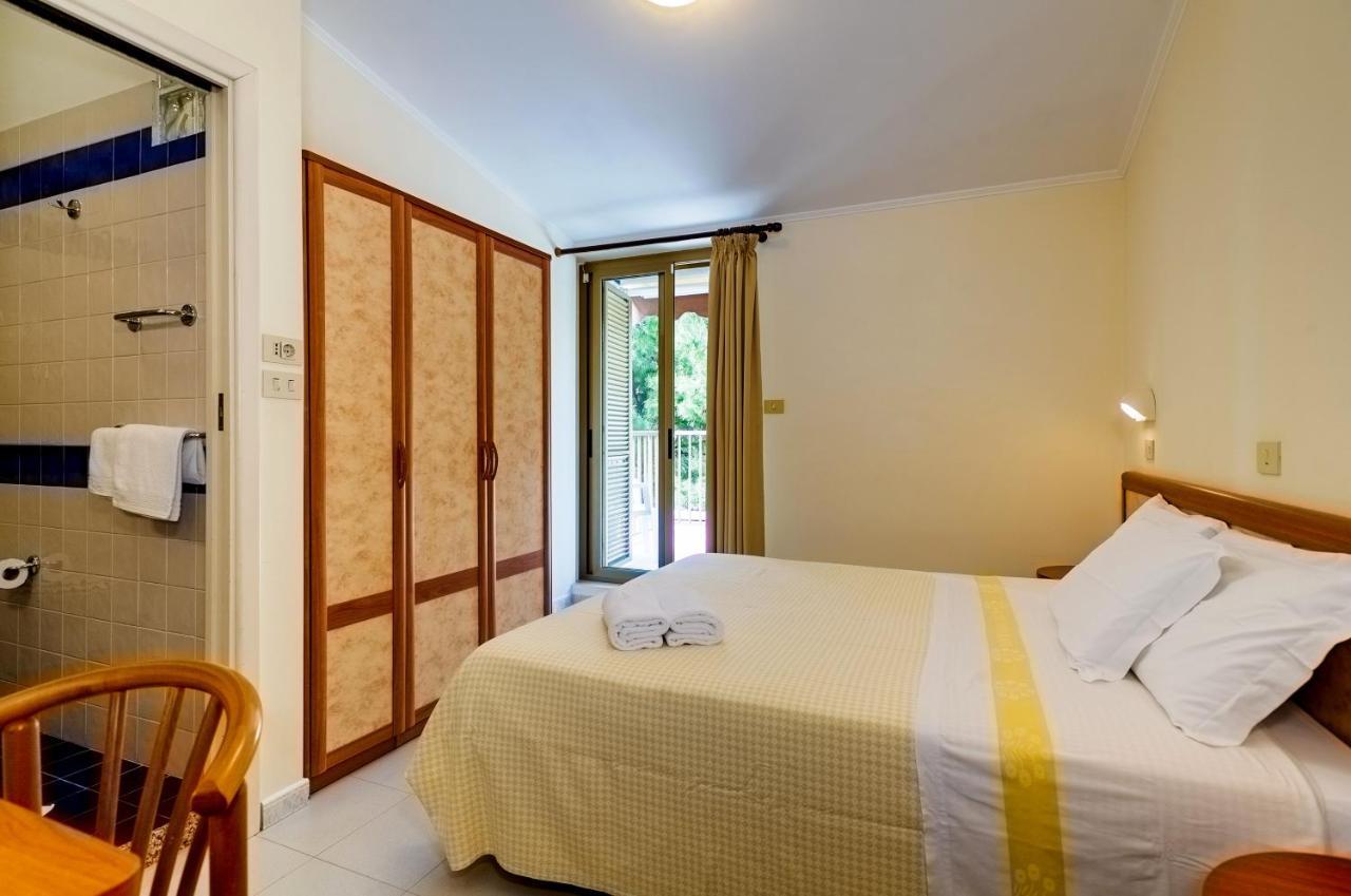 Hotel Miramare - Силви Марина Екстериор снимка