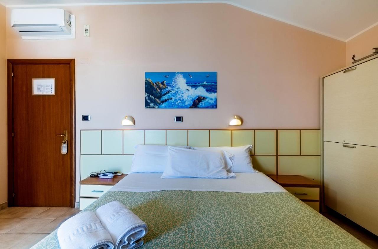 Hotel Miramare - Силви Марина Екстериор снимка