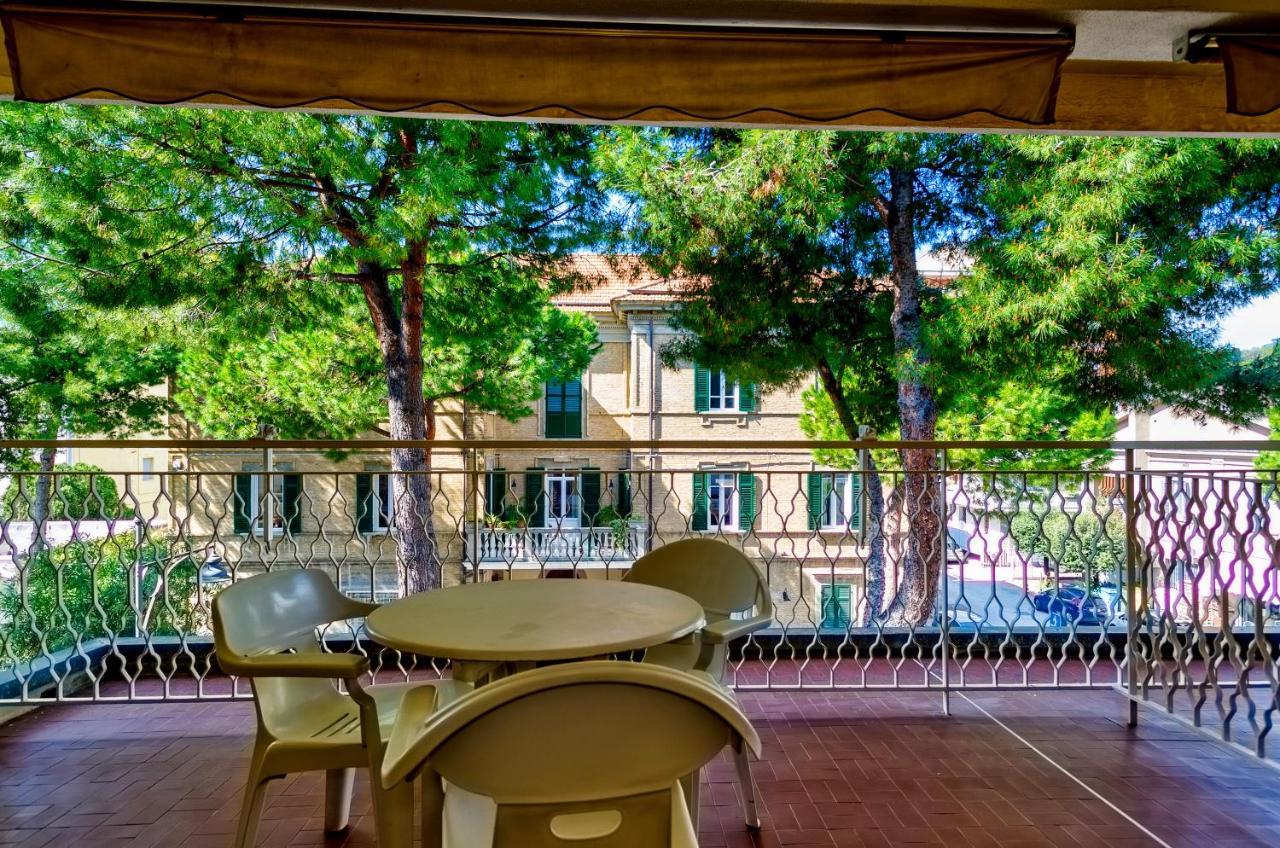 Hotel Miramare - Силви Марина Екстериор снимка