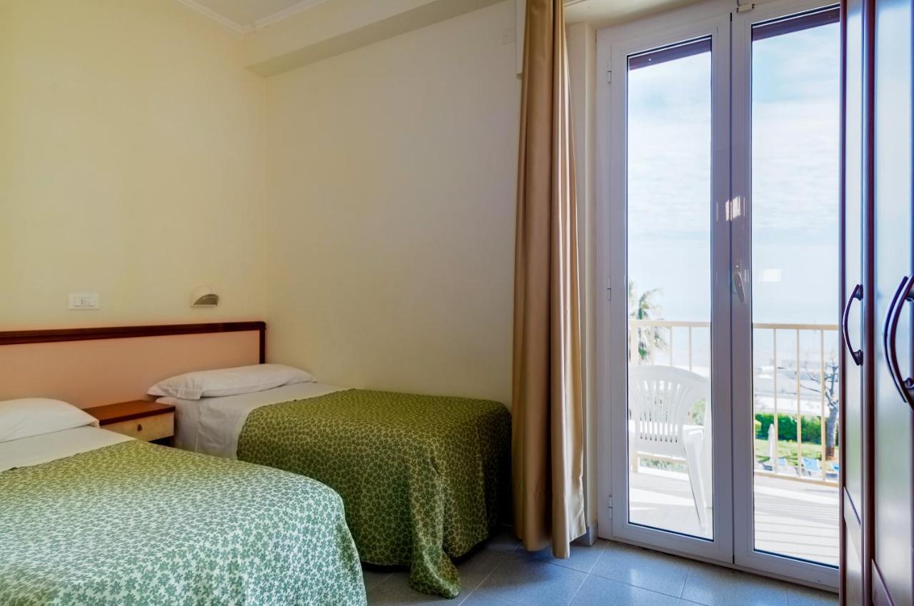 Hotel Miramare - Силви Марина Екстериор снимка
