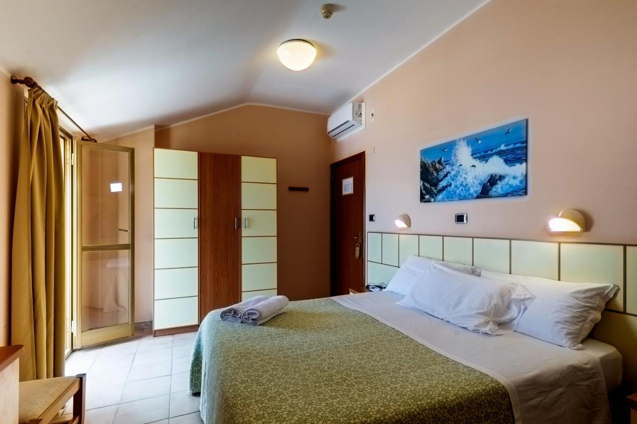 Hotel Miramare - Силви Марина Екстериор снимка